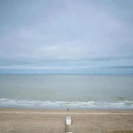 In Near Beach, Cleaning Included Апартаменты